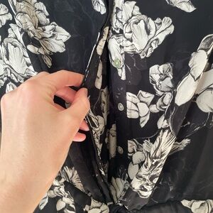 Floral Romper size small w/ pockets